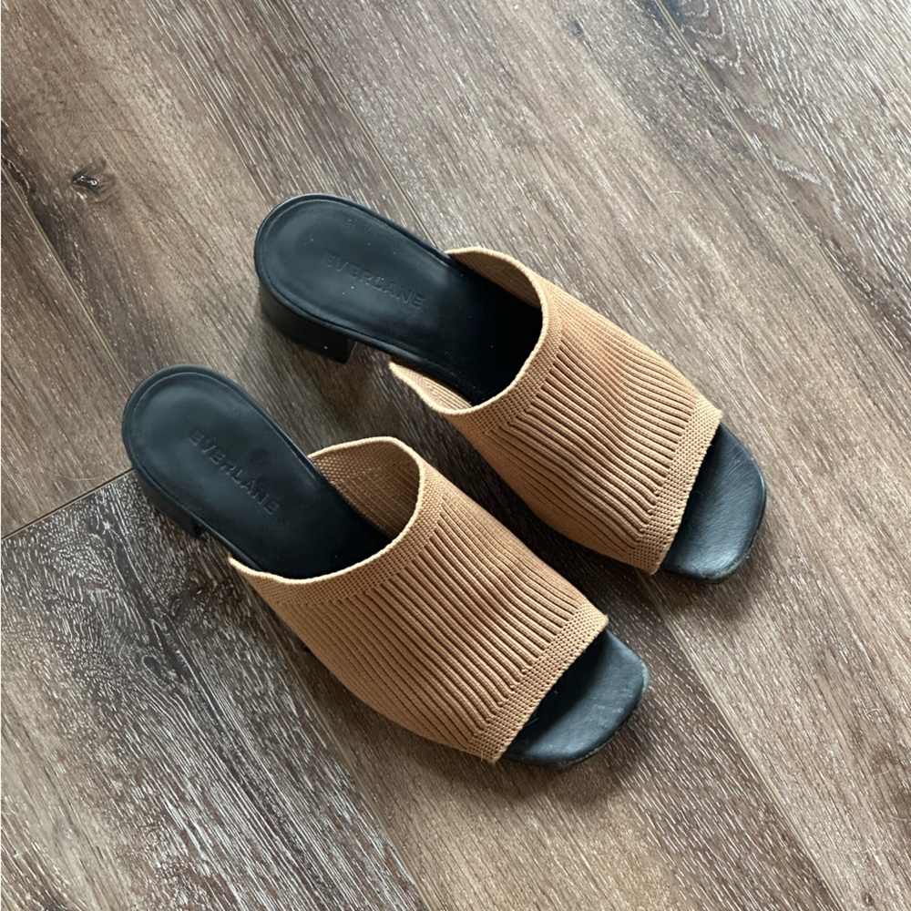 Everlanes The Glove Mule in ReKnit in Carmel and black